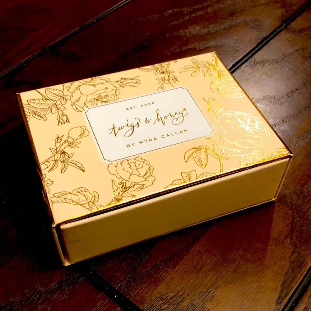 Twigs & Honey Flower and Pearl Hair Comb